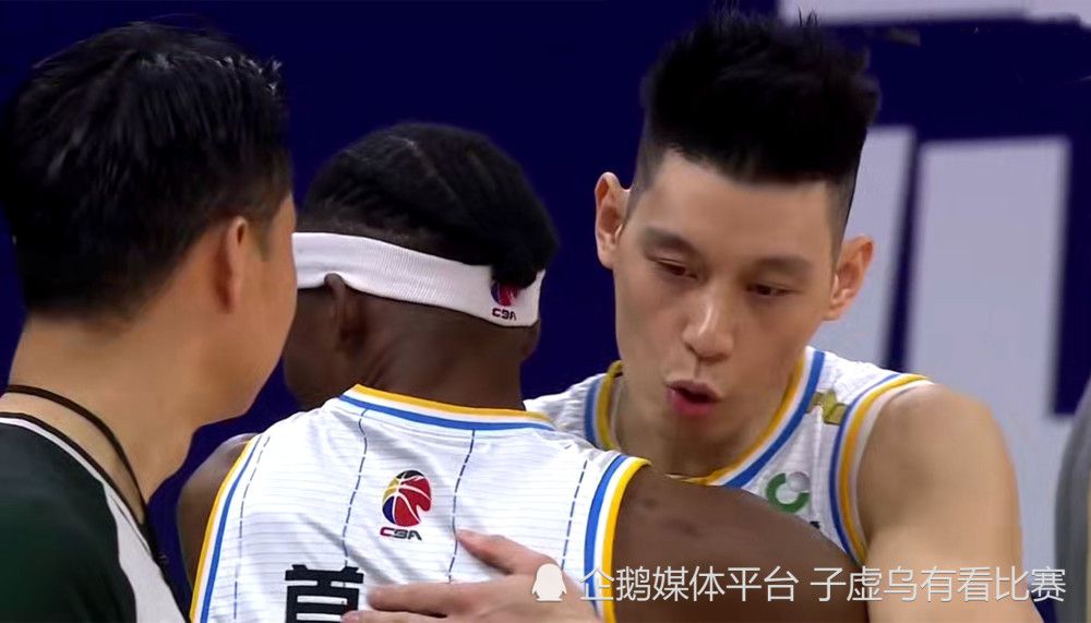 佩尼亚被阿劳霍撞翻造成脱手，埃德加打进空门。